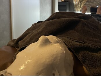 リリー(Lil'y)の写真/シミケア専用マシンで気になる箇所に集中アプローチ！エンビロンとの組み合わせで瑞々しい美肌へ導きます♪