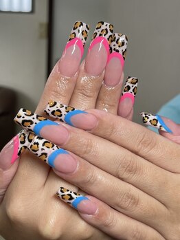 ダブリューネイル(W NAIL)の写真/海外デザイン、ギャルネイル★スカルプで理想の指長美人に!夏デザイン◎
手書きネイルデザイン♪
