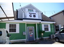 シービー(CB)の雰囲気（おしゃれなアメリカンハウス♪緑の外壁が目印です！店舗前駐車場）