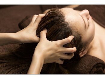 エミア(Emia)/小顔×深層ヘッドマッサージ