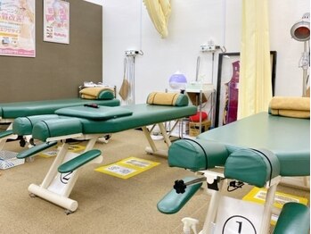 七里みんなの鍼灸整骨院/施術用ベッド