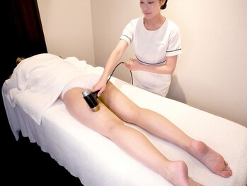 ラ パルレ 町田店の写真/【女子の脚悩み改善】太もも外張り・前張りに◎《美脚ブースト70分》¥1500~ラインを整えスッと通った脚へ