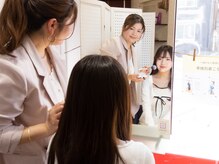 レインボーフラワーズ(Rainbow Flowers)の雰囲気（黄金比メイクに基づいて基本的なメイクレッスンを実施しています）