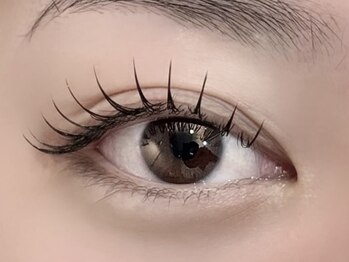 ミズリス(mizlis)の写真/【こだわりの"大人っぽまつ毛"を実現★】自然に魅せるナチュラルなまつ毛デザインはお任せください！