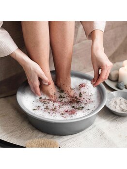 ファボリ(favori nail×eyelash)の写真/【話題のスパルーチェ使用*フット角質除去コース¥5500】乾燥が気になる方必見◎丁寧なフットケアが好評♪