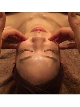 ルミナス/お顔のツボ押し