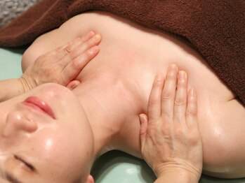 アイリー(IRIE)/美しいデコルテラインを目指す！