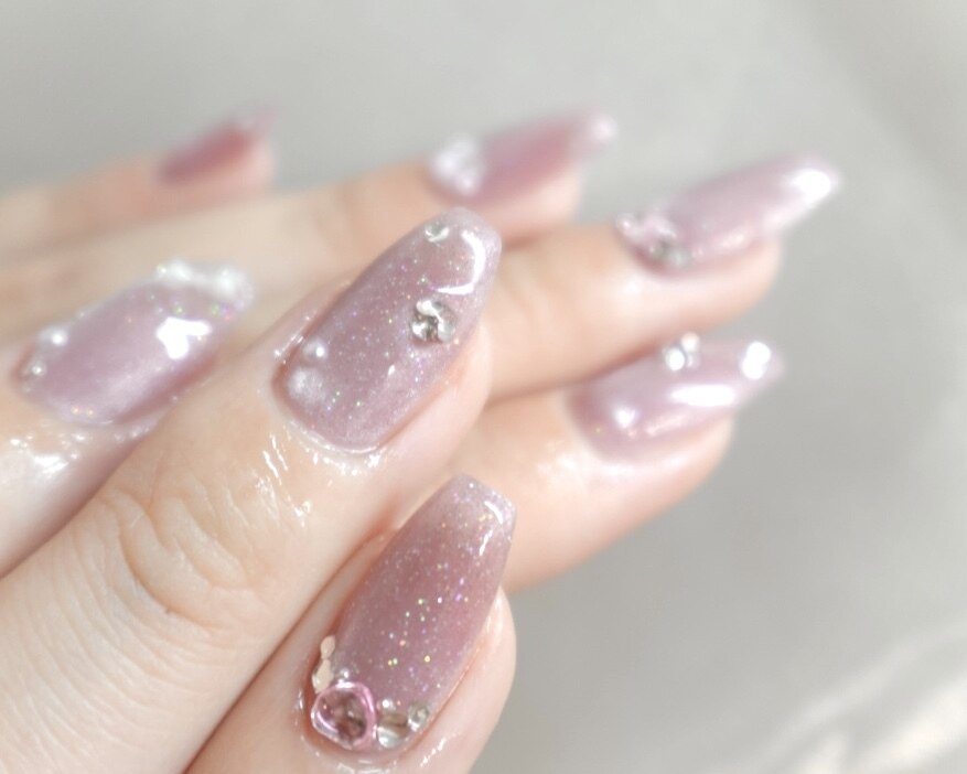 2026年冬トレンド】パープルラメのネイルデザイン集｜人気順