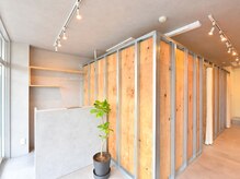 ヴィフ(vif)の雰囲気（木の温もりを感じリラックス空間）