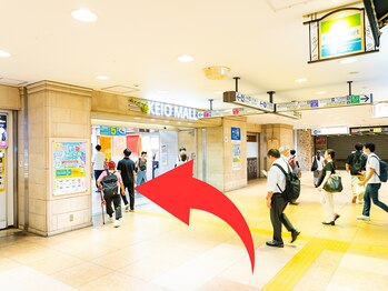 ザブロウ 新宿西口店(THE BROW)/京王モールの中を直進