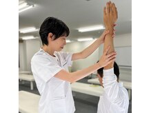 《有名医師監修》シナプスケアセンター 銀座 新橋院【ひざ肩腰の痛みとコリ】の雰囲気(だるさや疲労感の原因に神経から直接アプローチ)