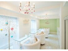 ネイルサロンリュクス (nailsalon Luxe)の雰囲気（店内はデザイナー監修♪季節毎に変わるインテリアでお迎えします）