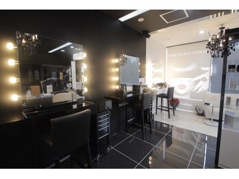 ビューティーコレクション アリレイナ(BEAUTY COLLECTION ARIREINA)/ハリウッドミラーの前で変身