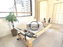 ピラティストトヤセ 天満橋店の雰囲気（ウェアレンタル、シューズ不要で通いやすい◎お水も飲み放題◎）