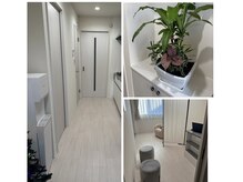 白とグレーを基調とした店内☆