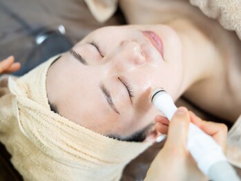 ビューティーサロン プティ(beauty salon petite)の写真/【毛穴ケア特化サロン】徹底毛穴洗浄とお肌悩みに合わせた美容液導入で引き締まった毛穴レス陶器肌へ。
