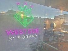 大船駅西口徒歩3分♪美容室に併設です！緑の可愛い壁が目印☆