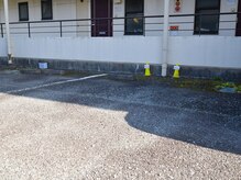 アジャスト(Adjust)/駐車場は黄色いコーンが目印★※