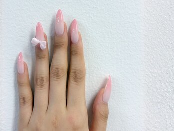 レアナル 川崎店(Leanalu)の写真/《長さ出し一本～OK！》自爪が短い方も長さを出して綺麗なフォルムに仕上げます♪指先をスラッと美爪に☆