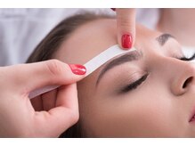 眉毛ワックスもあります♪（初回価格￥4400）まつ毛とセットもOK