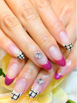 ファミーユ デ グラシュ ネイル(Famille des gracieux nail)/上品オトナシリーズ