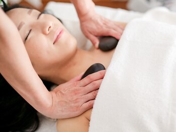 ラウレア(Laulea)/ホットストーン施術風景