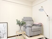 ネイルズサイ(Nails Saii)の雰囲気（リクライニングチェアでゆったり寛ぎながらフットケアを）