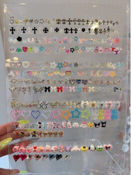 エクラ 大阪梅田(Eclat)の写真/240色以上のこだわりカラー&パーツ種類多数!!カラフルネイルやキラキラワンホンネイルなどデザインも豊富☆
