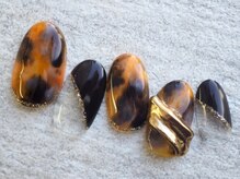 カトルナフ(quatre fois neuf)/おしゃれべっこう風ネイル