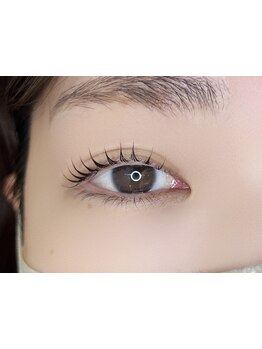 ナチュラル上品な目元にしたい