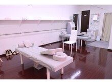 しまばし整骨院 千林分院の雰囲気（ゆったりした施術スペースでリラックスしていただける空間です。）