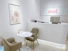 モット いこらもーる泉佐野店(mot)/受付★白とピンクが基調の店内