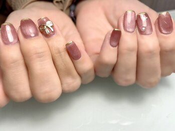 アンドネイル(&.nail)の写真/【トレンド×華やかネイル】繊細なアートと豊富なパーツで理想の指先を。貴方だけの輝きを放つデザインを。
