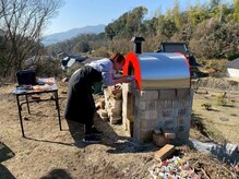 ベネ(BENE)の雰囲気（ピザ窯が外にあります＾＾暖かくなったらピザ会もありますよ～）