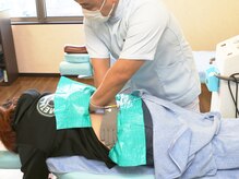 たかなし接骨院/腰へのグローブ