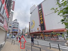 ドン・キホーテ前の横断歩道を２つ渡ります♪