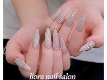 リオラネイル(Liora Nail)/長さ出しシンプルデザイン