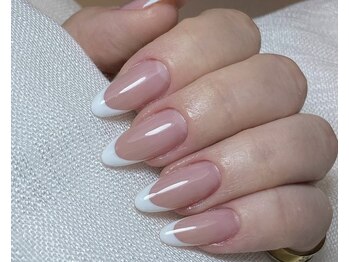 アウラネイルスタジオ 鶴見(Aura Nail Studio)の写真/【鶴見駅近♪長さだし・ワンホンネイルが得意◎】美フォルム長さだしで指先の印象UP♪初めての長さだしに◎