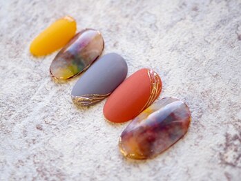 カトルナフ(quatre fois neuf)/秋のもやもやアートネイル