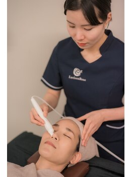 ラヴィアンローズの写真/【ハイドロ/光フォト/ハーブピーリング/小顔マシン】土台を整え肌質を改善♪毛穴レスのツルスベ肌へ＊