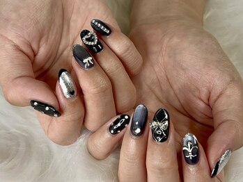 キラキラブラックネイル