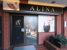 オーナーのこだわりにより店内は広々と開放感溢れる非日常空間。