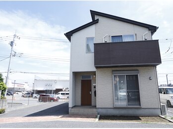 ウィズルーチェ つくばみどりの店(with luce)/サロン外観。一軒家サロン