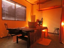 ２階施術室は、癒しを与えてくれる南国リゾート的雰囲気
