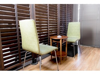 キャンディ(ESTHETIC SALON CANDY)/待合室の椅子でお待ちください♪