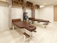 ワンアップ接骨院(ONE UP接骨院)/施術スペース【鶴見整体】