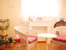 落ち着いた雰囲気で、リラックスしながら施術が受けられます。