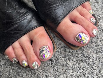 ケリーネイル(kelly nail.)の写真/足先を見せる季節に向けて★足元を華やかにお手入れをして女子力UP！ハンドネイルができない方にも◎