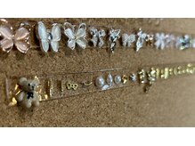 スワロ(suwaro)の雰囲気（パーツ多数揃えていますリボンや蝶々が人気）