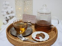 ゆるむ(yurumu)の雰囲気（こだわりのお茶菓子も常時５種類以上ご用意しております★）